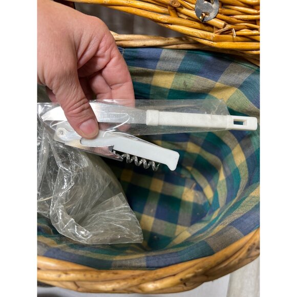 Wicker Picnic Basket With Strap & Plaid Lining - Picture 4 of 9